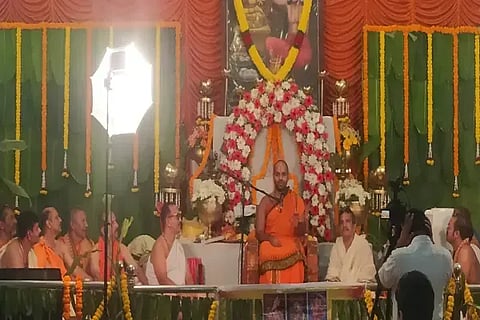 ಶಿವಮೊಗ್ಗ ದೈವಜ್ಞ ಕಲ್ಯಾಣ ಮಂಟಪದಲ್ಲಿ ಶಿರಸಿ ಸೋಂದಾ ವಾದಿರಾಜ ಮಠದ ಶ್ರೀ ವಿಶ್ವವಲ್ಲಭ ತೀರ್ಥ ಶ್ರೀಪಾದರು ಆಶೀರ್ವಚನ ನೀಡಿದರು. 