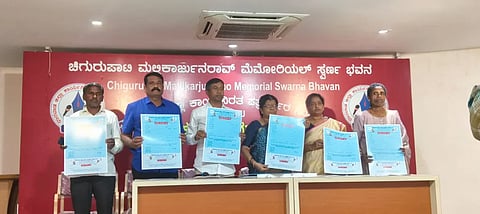 Dalit  ಸುದ್ದಿಗೋಷ್ಠಿಯಲ್ಲಿ ಮಾಹಿತಿ ನೀಡಿದ ಸಮಿತಿ ರಾಜ್ಯ ಸಂಚಾಲಕ ಜೀವನಹಳ್ಳಿ ವೆಂಕಟೇಶ/