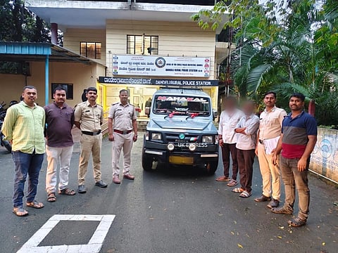 ದಾಂಡೇಲಿಯಲ್ಲಿ ವಶಕ್ಕೆ ಪಡೆದ ವಾಹನ 