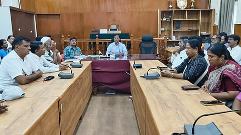 ಮಂಡ್ಯದಲ್ಲಿ ಜಿಲ್ಲಾಧಿಕಾರಿ ಡಾ.ಕುಮಾರ ಅಧ್ಯಕ್ಷತೆಯಲ್ಲಿ ನಾಡಪ್ರಭು ಕೆಂಪೇಗೌಡ ಜಯಂತಿ ಪೂರ್ವಭಾವಿ ಸಭೆ ಆಯೋಜಿಸಲಾಗಿತ್ತು.