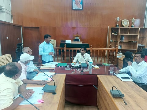 ಮಂಡ್ಯದಲ್ಲಿ ಜಿಲ್ಲಾಧಿಕಾರಿ ಡಾ.ಕುಮಾರ ಅಧ್ಯಕ್ಷತೆಯಲ್ಲಿ ಜಿಲ್ಲಾ ಗ್ರಂಥಾಲಯ ಸಮಿತಿ ಸಭೆ ಆಯೋಜಿಸಲಾಗಿತ್ತು.