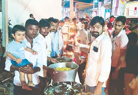 ನರಗುಂದ ತಾಲೂಕಿನ ಹದ್ಲಿ ಗ್ರಾಮದ ಶ್ರೀ ವೀರಭದ್ರೇಶ್ವರ ದೇವಸ್ಥಾನದಲ್ಲಿ ಲಕ್ಷ ದೀಪೋತ್ಸವ Deepotsavaಕಾರ್ಯಕ್ರಮ ನೆರವೇರಿಸಲಾಯಿತು. 