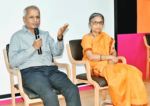 development dialog ಹುಬ್ಬಳ್ಳಿಯಲ್ಲಿ ಬುಧವಾರ ಗುರುರಾಜ ದೇಶಪಾಂಡೆ ಹಾಗೂ ಜಯಶ್ರೀ ದೇಶಪಾಂಡೆ ಮಾಹಿತಿ ನೀಡಿದರು.