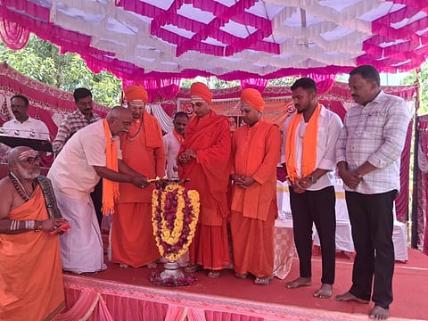  ಬಸವೇಶ್ವರ ದೇವಾಲಯದ ವಿಗ್ರಹದ ಮರು ಪ್ರತಿಷ್ಠಾಪನೆ ಹಾಗೂ ದೇವಾಲಯದ ಉದ್ಘಾಟನೆ ಸಮಾರಂಭವನ್ನು ಕಿರಿಕೊಡ್ಲಿ ಮಠದ ಶ್ರೀ ಸದಾಶಿವ ಸ್ವಾಮೀಜಿ ಉದ್ಘಾಟಿಸಿದರು. ಸಿಡಿಗಳಲೆ ಮಠದ ಇಮ್ಮಡಿ ಶಿವಲಿಂಗ ಸ್ವಾಮೀಜಿ, ಕೊಡಗು ಜಿಲ್ಲಾ ಶರಣ ಸಾಹಿತ್ಯ ಪರಿಷತ್ತು ಅಧ್ಯಕ್ಷ ಕೆ.ಎಸ್.ಮೂರ್ತಿ, ಜಿಲ್ಲಾ ವೀರಶೈವ ಮಹಾಸಭಾದ ಪ್ರಧಾನ ಕಾರ್ಯದರ್ಶಿ ಶಾಂಬಶಿವಯ್ಯ ಇತರರಿದ್ದರು.