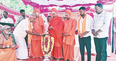 ಬಸವೇಶ್ವರ ದೇವಾಲಯದ ವಿಗ್ರಹದ ಮರು ಪ್ರತಿಷ್ಠಾಪನೆ ಹಾಗೂ ದೇವಾಲಯದ ಉದ್ಘಾಟನೆ ಸಮಾರಂಭವನ್ನು ಕಿರಿಕೊಡ್ಲಿ ಮಠದ ಶ್ರೀ ಸದಾಶಿವ ಸ್ವಾಮೀಜಿ ಉದ್ಘಾಟಿಸಿದರು. ಸಿಡಿಗಳಲೆ ಮಠದ ಇಮ್ಮಡಿ ಶಿವಲಿಂಗ ಸ್ವಾಮೀಜಿ, ಕೊಡಗು ಜಿಲ್ಲಾ ಶರಣ ಸಾಹಿತ್ಯ ಪರಿಷತ್ತು ಅಧ್ಯಕ್ಷ ಕೆ.ಎಸ್.ಮೂರ್ತಿ, ಜಿಲ್ಲಾ ವೀರಶೈವ ಮಹಾಸಭಾದ ಪ್ರಧಾನ ಕಾರ್ಯದರ್ಶಿ ಶಾಂಬಶಿವಯ್ಯ ಇತರರಿದ್ದರು.