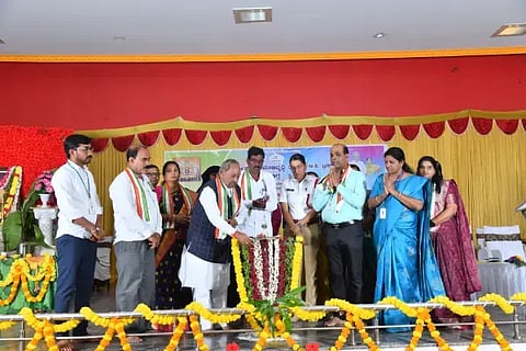 ಶಿವಮೊಗ್ಗ ವಿನೋಬನಗರ ಶುಭ ಮಂಗಳ ಕಲ್ಯಾಣ ಮಂಟಪದಲ್ಲಿ ಒಕ್ಕೂಟಗಳ ಪದಗ್ರಹಣ ಹಾಗೂ   ಲಕ್ಷ್ಮೀಪೂಜಾ ಕಾರ್ಯಕ್ರಮವನ್ನು ಮಾಜಿ ಡಿಸಿಎಂ ಕೆ.ಎಸ್.ಈಶ್ವರಪ್ಪ ಉದ್ಘಾಟಿಸಿದರು. ಬಿ.ಗೀತಾ, ದೂದ್ಯ   ನಾಯಕ್, ಎಲ್.ಸ್ವಪ್ನಾ, ಉಲ್ಲಾಸ್ ಮೆಸ್ತ, ಮಮತಾ ಶಿವಣ್ಣ, ಪ್ರಶಾಂತ್ ಇದ್ದರು.