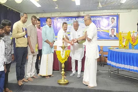 ನಗರದ ರೋಟರಿ ಮಿಡ್‌ಟೌನ್ ಸಭಾಂಗಣದಲ್ಲಿ ಜಿಲ್ಲಾ ಅಂಗವಿಲಕರ ಸಮಾವೇಶವನ್ನು ಉದ್ಯಮಿ ಎಚ್.ಮರಿಯಪ್ಪ ಉದ್ಘಾಟಿಸಿದರು. ಜಯಪ್ರಕಾಶ್, ಕುಮಾರಶಾಸ್ತ್ರಿ, ಭಾಸ್ಕರ್ ಜಿ. ಕಾಮತ್, ನಾಗರಾಜ್ ಇದ್ದರು.