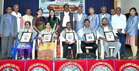 ಮಂಡ್ಯದಲ್ಲಿ ಅಸೋಸಿಯೇಷನ್ ಆಫ್ ಅಲಯನ್ಸ್  ಸಂಸ್ಥೆ ಇಂಟರ್‌ನ್ಯಾಷನಲ್ ವತಿಯಿಂದ ವೈದ್ಯರಿಗೆ ಪ್ರಶಸ್ತಿ ಪ್ರದಾನ ಮಾಡಲಾಯಿತು. 