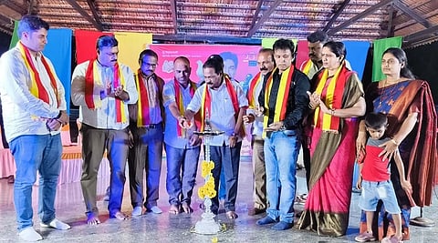 ಮಂಡ್ಯದ ಸುಭಾಸ್‌ನಗರದಲ್ಲಿರುವ ದೇವರಕಾಡು ಉದ್ಯಾನದಲ್ಲಿ ಆಯೋಜಿಸಿದ್ದ ಕಾರ್ಯಕ್ರಮವನ್ನು ವಿಧಾನ ಪರಿಷತ್ ಮಾಜಿ ಸದಸ್ಯ ಕೆ.ಟಿ. ಶ್ರೀಕಂಠೇಗೌಡ ಉದ್ಘಾಟಿಸಿದರು. 