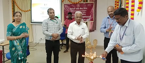 ESIC ಹುಬ್ಬಳ್ಳಿಯ ನವನಗರದಲ್ಲಿ ಮಂಗಳವಾರ ಏರ್ಪಡಿಸಿದ್ದ ಇಎಸ್​ಐಸಿ 75ನೇ ಸಂಸ್ಥಾಪನಾ ದಿನಾಚರಣೆ ಉದ್ಘಾಟನೆ ಸಮಾರಂಭದಲ್ಲಿ ಜೆಡಿ ಕೆ. ರಘುರಾಮನ್​, ಸಹಾಯಕ ನಿರ್ದೇಶಕ ಎಸ್​.ಕೆ. ಭರನ್​ವಾಲ್​, ಎಸ್​.ಜಿ. ಪಾಟೀಲ ಇತರರು ಇದ್ದರು.