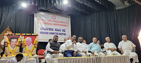 ಅಖಿಲ ಭಾರತ ವೀರಶೈವ ಲಿಂಗಾಯತ ಮಹಾಸಭೆಯ ನೂತನ ಅಧ್ಯಕ್ಷರಾಗಿ ಸಚಿವ ಈಶ್ವರ ಖಂಡ್ರೆ ಆಯ್ಕೆಯಾಗಿದ್ದಾರೆ. ರಾಜ್ಯಾಧ್ಯಕ್ಷ ಶಂಕರ ಬಿದರಿ, ಉಪಾಧ್ಯಕ್ಷ ವೀರಣ್ಣ ಚರಂತಿಮಠ, ಪ್ರಭಾಕರ ಕೋರೆ ಮತ್ತಿತರರು ಈ ಸಂದರ್ಭದಲ್ಲಿ ಉಪಸ್ಥಿತರಿದ್ದರು. 