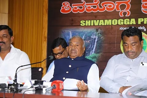 ಶಿವಮೊಗ್ಗದಲ್ಲಿ ಮಾಜಿ ಉಪ ಮುಖ್ಯಮಂತ್ರಿ ಕೆ.ಎಸ್.ಈಶ್ವರಪ್ಪ ಮಾತನಾಡಿದರು. ಪ್ರಮುಖರಾದ ಇ.ವಿಶ್ವಾಸ್, ಶ್ರೀಕಾಂತ್ ಸುದ್ದಿಗೋಷ್ಠಿಯಲ್ಲಿದ್ದರು.