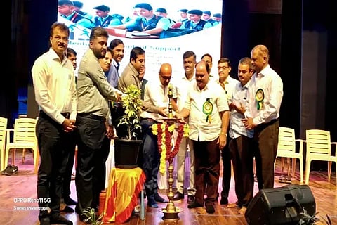 ಅಂಬೇಡ್ಕರ್ ಭವನದಲ್ಲಿ ಪರೀಕ್ಷೆ ಒಂದು ಹಬ್ಬ ಸಂಭ್ರಮಿಸಿ ಕಾರ್ಯಾಗಾರವನ್ನು ಜಿಲ್ಲಾಧಿಕಾರಿ ಗುರುದತ್ತ ಹೆಗಡೆ ಉದ್ಘಾಟಿಸಿದರು. ಎಚ್.ಎಸ್.ಸುಂದರೇಶ್, ಎನ್.ಹೇಮಂತ್, ಎಸ್.ಆರ್.ಮಂಜುನಾಥ್, ರಮೇಶ್, ಶ್ರೀಕಾಂತ್ ಬರುವೆ, ಗಿರೀಶ್, ಎನ್.ಬಿ.ಮಂಜುನಾಥ್,ಬಿ.ಎನ್.ಕೃಷ್ಣಮೂರ್ತಿ, ಜಗದೀಶ್ ಸಂಪಳ್ಳಿ, ಡಾ. ಎಚ್.ಪಿ.ಇರ್ಫಾನ್ ಅಹಮದ್ ಇದ್ದರು.