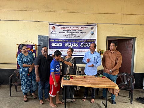 ಆದಿಉಡುಪಿಯಲ್ಲಿ ಆಯೋಜಿಸಿದ್ದ ಕಾರ್ಯಕ್ರಮದಲ್ಲಿ ಫಲಾನುಭವಿಗಳಿಗೆ ಲ. ಶಾಲಿನಿ ಡಿ. ಬಂಗೇರ ಕನ್ನಡಕ ವಿತರಿಸಿದರು. ಪುಷ್ಪರಾಜ್​ ಶೆಟ್ಟಿ ಕೆ., ದಿಲೀಪ್​ ಶೆಟ್ಟಿ, ಸಂತೋಷ್​ ಶೆಟ್ಟಿ ಪಂಚರತ್ನ, ಡಾ. ಶಿಲ್ಪಾ, ಅಶ್ವಿನಿ ಶೆಟ್ಟಿ ಇದ್ದರು.