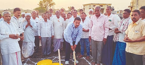 ನರಗುಂದ ತಾಲೂಕಿನ ಬನಹಟ್ಟಿ ಗ್ರಾಮದಲ್ಲಿ 38 ಕೋಟಿ ರೂ.ವೆಚ್ಚದ ಬೆಣ್ಣೆಹಳ್ಳ ಹೂಳೆತ್ತುವ ಕಾಮಗಾರಿಗೆ ಶಾಸಕ ಸಿ.ಸಿ. ಪಾಟೀಲ ಮಂಗಳವಾರ ಭೂಮಿಪೂಜೆ ನೆರವೇರಿಸಿದರು. 