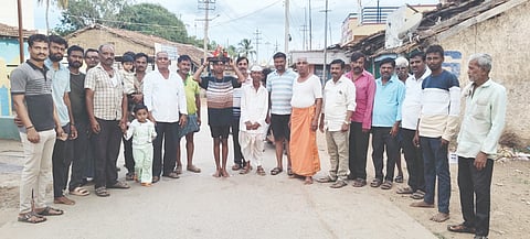 ಬಂಕಾಪುರ ಪಟ್ಟಣದ ಶ್ರೀ ಬಂಕನಾಥಸ್ವಾಮಿ ಯುವಕ ಮಂಡಳದ ಆಶ್ರಯದಲ್ಲಿ ಮಳೆಗಾಗಿ ಪ್ರಾಥಿರ್ಸಿ ಕಪ್ಪೆಯ ಮದುವೆ ಮಾಡಿಸಲಾಯಿತು. ಬಸವರಾಜ ಉಳ್ಳಾಗಡ್ಡಿ, ಸೋಮಶೇಖರ ಆದವಾನಿಮಠ, ಭರಮಪ್ಪ ಕಮ್ಮಾರ ಇದ್ದರು.