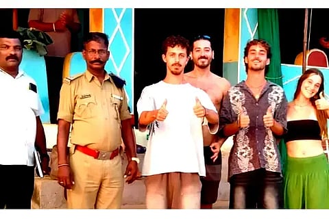 ಇರಾನ್-ಇಸ್ರೇಲ್ ಯುದ್ಧ (War) ಹಿನ್ನೆಲೆಯಲ್ಲಿ ಗೋಕರ್ಣದ ಪೊಲೀಸರು ವಿವಿಧ ಸಮುದ್ರ ತೀರದಲ್ಲಿ ತಂಗಿರುವ ಇಸ್ರೇಲ್ ಮತ್ತಿತರ ವಿದೇಶಿ ಪ್ರವಾಸಿಗರನ್ನು ಭೇಟಿ ಮಾಡಿ ಮಾಹಿತಿ ಪಡೆದರು.