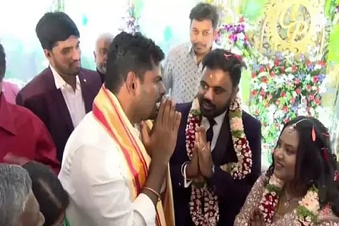 ಶಿವಮೊಗ್ಗದಲ್ಲಿ ವಧು-ವರನಿಗೆ ಶುಭ ಕೋರಿದ ತಮಿಳುನಾಡು ಬಿಜೆಪಿ ಮಾಜಿ ರಾಜ್ಯಾಧ್ಯಕ್ಷ ಅಣ್ಣಾಮಲೈ.