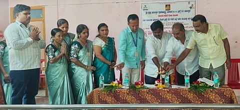 children ಗಜೇಂದ್ರಗಡದ ಶ್ರೀ ಜಗದಂಬಾ ಸಮುದಾಯ ಭವನದಲ್ಲಿ ಹಮ್ಮಿಕೊಂಡಿದ್ದ ವಿಶ್ವ ತಂಬಾಕು ವಿರೋಧಿ ದಿನಾಚರಣೆಯನ್ನು  ಡಾ. ಮಲ್ಲಿಕಾರ್ಜುನ ಸುಂಕದ ಉದ್ಘಾಟಿಸಿದರು. ಪ್ರಭು ಚವಡಿ, ಮಹಾಬಲೇಶ್ವರ ಪಟಗಾರ, ಮಂಜುನಾಥ ಬಡಿಗೇರ, ರೂಪಾ ಪವಾರ, ಹಾಲೇಶ, ಇತರರಿದ್ದರು.