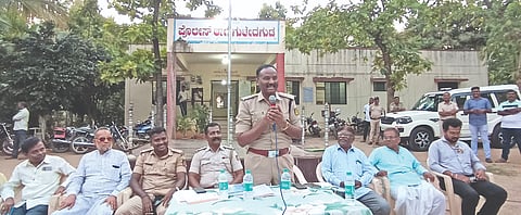 ಗುಳೇದಗುಡ್ಡದಲ್ಲಿ ಗಣೇಶೋತ್ಸವ ಹಬ್ಬದ ಅಂಗವಾಗಿ ಪೋಲಿಸ್ ಠಾಣೆಯಲ್ಲಿ ಹಮ್ಮಿಕೊಂಡಿದ್ದ ಶಾಂತಿ ಪಾಲನಾ ಸಭೆಯಲ್ಲಿ ಡಿವೈಎಸ್‌ಪಿ ಸಂತೋಷ ಬನಹಟ್ಟಿ ಮಾತನಾಡಿದರು. ಸಿಪಿಐ ಕರಿಯಪ್ಪ ಬನ್ನೆ, ಪಿಎಸ್‌ಐ ಸಿದ್ದಣ್ಣ ಯಡಹಳ್ಳಿ, ಕೆಇಬಿ ಶಾಖಾಧಿಕಾರಿ ಶಶಿಧರ ಮಾಲಗಿತ್ತಿ ಇದ್ದರು.