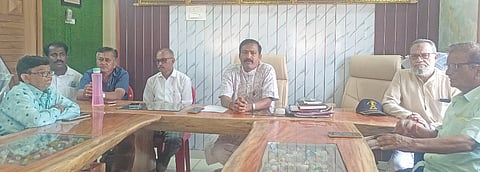 ಗುಳೇದಗುಡ್ಡದಲ್ಲಿ ನಡೆದ ಸುದ್ದಿಗೋಷ್ಠಿಯಲ್ಲಿ ಬ್ಲಾಕ್ ಕಾಂಗ್ರೆಸ್ ಅಧ್ಯಕ್ಷ ಸಂಜಯ ಬರಗುಂಡಿ ಮಾತನಾಡಿದರು. ಮಾಜಿ ಪುರಸಭೆ ಅಧ್ಯಕ್ಷ ವೈ.ಆರ್.  ಹೆಬ್ಬಳ್ಳಿ, ಚಿದಾನಂದಸಾ ಕಾಟವಾ, ಗೋಪಾಲ ಭಟ್ಟಡ ಜಮೀರ್ ಮೌಲ್ವಿ, ರಮೇಶ ಬೂದಿಹಾಳ, ರಾಜು ಸಂಗಮ ಇತರರಿದ್ದರು.