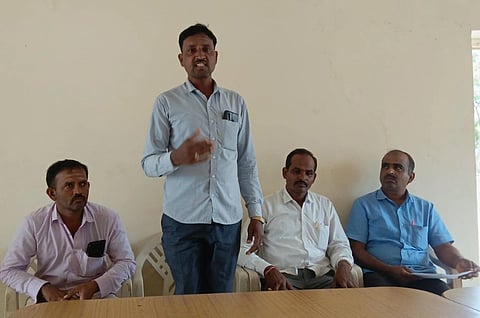  ಗುಳೇದಗುಡ್ಡ ಪಟ್ಟಣದಲ್ಲಿ ಬುಧವಾರ ಸುದ್ದಿಗೋಷ್ಠಿಯಲ್ಲಿ ಕಸಾಪ ತಾಲೂಕು ಘಟಕದ ಮಾಜಿ ಗೌರವ ಕಾರ್ಯದರ್ಶಿ ಯಲ್ಲಪ್ಪ ಮನ್ನಿಕಟ್ಟಿ ಸುದ್ದಿಗೋಷ್ಠಿಯಲ್ಲಿ ಮಾತನಾಡಿದರು. ಮುಖಂಡರಾದ ಪರಶುರಾಮ ಮಾದರ, ಗುಂಡಪ್ಪ ಕೋಟಿ, ಚಂದ್ರಶೇಖರ ಕಾಳನ್ನವರ ಇದ್ದರು.