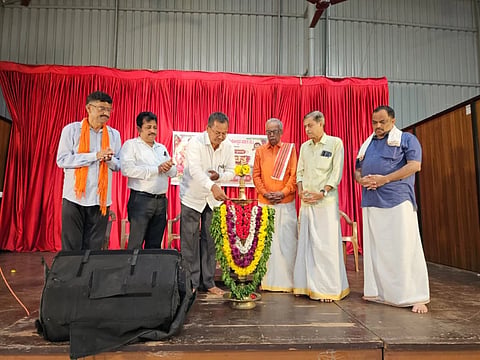 ಉಡುಪಿಯ ಕಡಿಯಾಳಿಯಲ್ಲಿ ಸಾರ್ವಜನಿಕ ಗಣೇಶೋತ್ಸವ ಸಮಿತಿ ಆಯೋಜಿಸಿದ್ದ ಚಿತ್ರಸ್ಪರ್ಧೆಯನ್ನು ಎಂ. ಗಂಗಾಧರ್​ ರಾವ್​ ಉದ್ಘಾಟಿಸಿದರು. ಯು. ಮೋಹನ್​ ಉಪಾಧ್ಯ, ಪಾಂಗಾಳ ವಸಂತ ಭಟ್​, ಕೆ.ರಾಘವೇಂದ್ರ ಕಿಣಿ, ಎಂ. ವಲ್ಲಭ ಭಟ್​, ಸತೀಶ್​ ಕುಲಾಲ್​ ಇದ್ದರು.