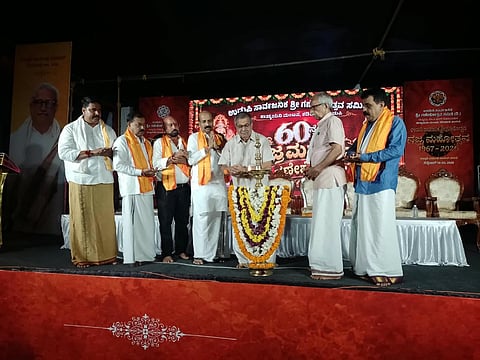 ಉಡುಪಿ ಕಡಿಯಾಳಿ ಆಯೋಜಿಸಿದ್ದ ಧಾರ್ಮಿಕ ಸಭೆಯನ್ನು ಗುಜ್ಜಾಡಿ ರಾಮದಾಸ್​ ನಾಯಕ್​ ಉದ್ಘಾಟಿಸಿದರು. ಕೆ.ರಘುಪತಿ ಭಟ್​, ಪ.ವಸಂತ್​ ಭಟ್​, ಸಾಧು ಸಾಲಿಯಾನ್​, ಭಾಸ್ಕರ್​ ಶೇರಿಗಾರ್​, ಮಂಜುನಾಥ್​ ಹೆಬ್ಬಾರ್​, ಗಿರೀಶ್​ ಅಂಚನ್​ ಇದ್ದರು.