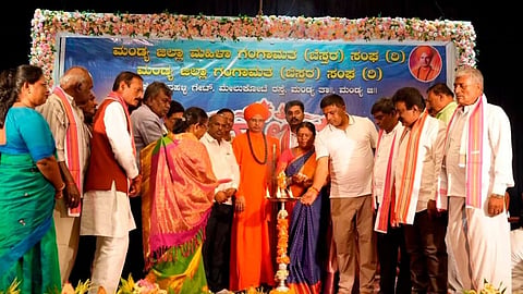 ಮಂಡ್ಯ ನಗರದಲ್ಲಿ ಆಯೋಜಿಸಿದ್ದ ಗಂಗಾ ಉತ್ಸವವನ್ನು ಶಾಸಕ ಪಿ.ರವಿಕುಮಾರ್ ಗಣಿಗ ಉದ್ಘಾಟಿಸಿದರು.