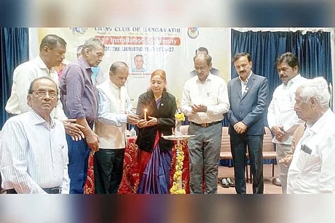 ಗಂಗಾವತಿ ಐಎಂಎ ಹಾಲ್‌ನಲ್ಲಿ ಲಯನ್ಸ್‌ಕ್ಲಬ್ ತಾಲೂಕು ಘಟಕದಿಂದ ಹಮ್ಮಿಕೊಂಡಿದ್ದ  ಪದಗ್ರಹಣ ಕಾರ್ಯಕ್ರಮವನ್ನು ಲಯನ್ಸ್ ಕ್ಲಬ್ ಜಿಲ್ಲಾ ಸಭಾಪಾಲಕ ಗವಿಸಿದ್ದಪ್ಪ ಮುದ್ಗಲ್ ಉದ್ಘಾಟಿಸಿದರು. ನಿಕಟಪೂರ್ವ ಅಧ್ಯಕ್ಷ ಡಾ.ಶಿವಕುಮಾರ ಮಾ.ಪಾಟೀಲ್, ಪ್ರತಿನಿಧಿಗಳಾದ ಜ್ಯೋತಿ ಪಿ.ಕುಲ್ಕರ್ಣಿ, ಡಾ.ಎ.ಸೋಮರಾಜು ಇತರರಿದ್ದರು.