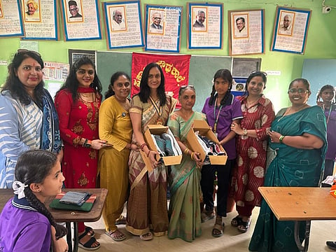 ಮಂಡ್ಯ ತಾಲೂಕು ಗೊರವಾಲೆ ಗ್ರಾಮದ ಸರ್ಕಾರಿ ಪ್ರೌಢಶಾಲೆಯ ವಿದ್ಯಾರ್ಥಿಗಳಿಗೆ ಬೆಂಗಳೂರಿನ ಇನ್ನರ್‌ವ್ಹೀಲ್ ಕ್ಲಬ್‌ನಿಂದ ಕ್ರೀಡಾ ಶೂಗಳನ್ನು ವಿತರಿಸಲಾಯಿತು.