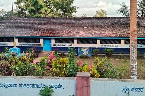 ಶಿರಸಿ ಶೈಕ್ಷಣಿಕ ಜಿಲ್ಲೆಯ ಶಾಲೆ (School). 