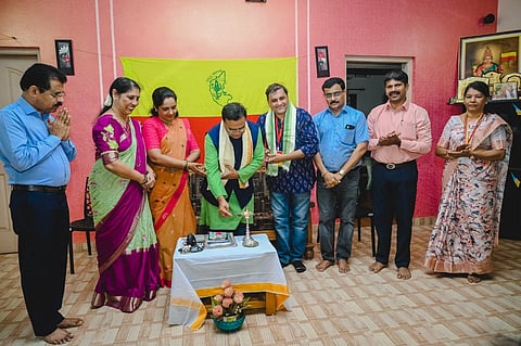ಉಡುಪಿಯ ಕೊಡವೂರಿನಲ್ಲಿ ಆಯೋಜಿಸಿದ್ದ 'ಮನೆಗೊಂದು ಗ್ರಂಥಾಲಯ ಅಭಿಯಾನ'ವನ್ನು ಮಾನಸ ಉದ್ಘಾಟಿಸಿದರು. ಪೂರ್ಣಿಮಾ, ಎಂ.ಹರೀಶ್ಚಂದ್ರ, ರವಿರಾಜ್​ ಎಚ್​.ಪಿ., ಜನಾರ್ದನ್​ ಕೊಡವೂರು, ಪೂರ್ಣಿಮಾ ಜನಾರ್ದನ್​, ರಾಘವೇಂದ್ರ ಪ್ರಭು ಕರ್ವಾಲು ಇದ್ದರು.