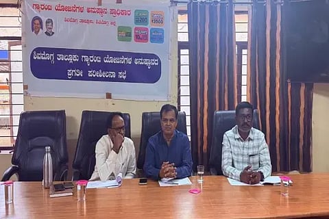 ನಗರದ ತಾಪಂ ಸಭಾಂಗಣದಲ್ಲಿ ಶಿವಮೊಗ್ಗ ತಾಲೂಕು ಗ್ಯಾರಂಟಿ ಯೋಜನೆಗಳ ಸಮಿತಿ ಅಧ್ಯಕ್ಷ ಎಚ್.ಎಂ.ಮಧು ತಾಲೂಕು ಮಟ್ಟದ ಗ್ಯಾರಂಟಿ ಯೋಜನೆಯ ಪ್ರಗತಿ ಪರಿಶೀಲನಾ ಸಭೆ ನಡೆಸಿದರು. ಪರಮೇಶ್, ಪಾಲಯ್ಯ ಇದ್ದರು.