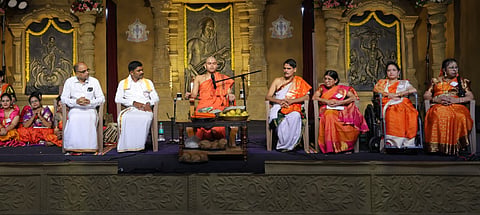 ಉಡುಪಿ ರಾಜಾಂಗಣದಲ್ಲಿ ಆಯೋಜಿಸಿದ್ದ ಗುರು ಪೂರ್ಣಿಮಾ ಕಾರ್ಯಕ್ರಮದಲ್ಲಿ ವೇದವರ್ಧನ ಶ್ರೀ ಆಶೀರ್ವಚನ ನೀಡಿದರು. ಡಾ, ಉದಯಕುಮಾರ್​ ಸರಳತ್ತಾಯ, ಸಂತೋಷ್​ ಪಿ. ಅಳಿಯೂರು, ಸಂದೇಶ್​ ಸುವರ್ಣ, ನಾಗೇಶ್​ ಎನ್​., ಆರ್​.ಕೆ. ಗೀತಾಮಣಿ, ಸುಭಾಶಿಣಿ ಪ್ರಕಾಶ್​, ಗುಂಡೂರಾವ್​, ಶೋಭಾ ಉಪಾಧ್ಯಾಯ ಇದ್ದರು.