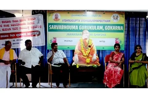 ಗೋಕರ್ಣದ ಸಾರ್ವಭೌಮ ಗುರುಕುಲಮ್‌ನಲ್ಲಿ ರಾಷ್ಟ್ರೀಯ ಕಾನೂನು ಸೇವಾ ಪ್ರಾಧಿಕಾರ ದಿನಾಚರಣೆ ನಿಮಿತ್ತ ಕಾನೂನು ಅರಿವು (judicial) ಕಾರ್ಯಕ್ರಮ ನಡೆಯಿತು.