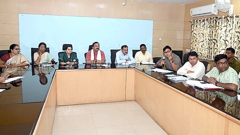 ಶಾಸಕ ಮಹೇಶ ಟೆಂಗಿನಕಾಯಿ ನೇತೃತ್ವದಲ್ಲಿ ವಿವಿಧ ಕಾಮಗಾರಿಗಳ ಪ್ರಗತಿ ಪರಿಶೀಲನೆ (Flyover) ಸಭೆ ನಡೆಯಿತು. 