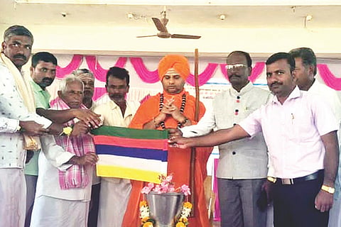 ಹೂವಿನಹಡಗಲಿ ತಾಲೂಕಿನ ಪುರ ಗ್ರಾಮದ ಕಟ್ಟಿಮನಿ ಮಠದಲ್ಲಿ 138ನೇ ಮಾಸಿಕ ಧರ್ಮ ಸಭೆಯನ್ನು ಹಂಪಸಾಗರದ ನವಲಿ ಕಟ್ಟಿಮನಿ ಮಠದ ಅಭಿನವ ಶ್ರೀ ಶಿವಲಿಂಗ ರುದ್ರಮುನಿ ಸ್ವಾಮೀಜಿ ಉದ್ಘಾಟಿಸಿದರು. ನಿವೃತ್ತ ಉಪನ್ಯಾಸಕ ಎಂ.ಗಂಗಪ್ಪ, ನಿವೃತ್ತ ಮುಖ್ಯಶಿಕ್ಷಕ ಎಂ.ಪಿ.ಎಂ.ಕೊಟ್ರಯ್ಯ, ಪ್ರಮುಖರಾದ ಎ.ಎಂ.ಹಾಲಯ್ಯಶಾಸ್ತ್ರಿ, ಪಿ.ಕೆ.ಎಂ.ವಿಶ್ವನಾಥ ಸ್ವಾಮಿ ಇತರರಿದ್ದರು.