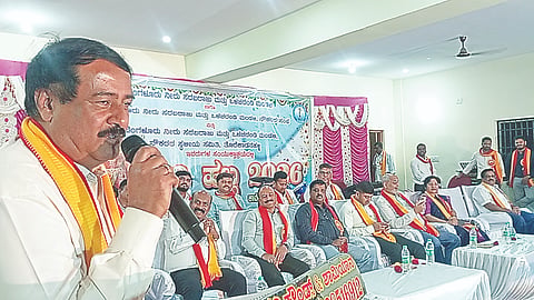 ತೊರೆಕಾಡನಹಳ್ಳಿ ಗ್ರಾಮದಲ್ಲಿ ನಡೆದ ನುಡಿ ಹಬ್ಬ ಕಾರ್ಯಕ್ರಮದಲ್ಲಿ ರಾಜಶೇಖರ್ ಮಾತನಾಡುತ್ತಿರುವುದು.