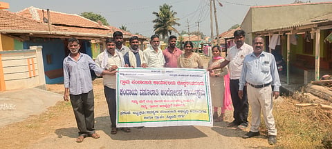    ಹೊಳೆನರಸಿಪುರ ತಾಲೂಕಿನ ದೊಡ್ಡ ಕಾಡನೂರು ಗ್ರಾಮ ಪಂಚಾಯಿತಿಯ ಚಿಕ್ಕ ಕಾಡನೂರು ಗ್ರಾಮದಲ್ಲಿ ಕರ ವಸೂಲಿ  ಮಾಸಾಚರಣೆ ಮಾಡಲಾಯಿತು. ಪಿಡಿಒ ಜ್ಯೋತಿ ಕಾರ್ಯದರ್ಶಿ ಶಿವಣ್ಣ ಸಂಗೀತ ಇದ್ದರು.