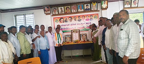 ಹೊಳೆನರಸೀಪುರ ತಾಲೂಕಿನ ಕಾಂಗ್ರೆಸ್ ಪಕ್ಷದ ಕಚೇರಿಯಲ್ಲಿ ಗಣರಾಜ್ಯೋತ್ಸವ ಆಚರಿಸಲಾಯಿತು.