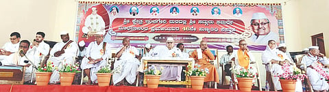 ಇಂಚಗೇರಿ ಮಠದಲ್ಲಿ ಶ್ರೀಮಾಧವಾನಂದ 46ನೇ ಪುಣ್ಯಸ್ಮರಣೋತ್ಸವದ ಸಮಾರೋಪ ಕಾರ್ಯಕ್ರಮದ ಸಾನ್ನಿಧ್ಯ ವಹಿಸಿ ಶ್ರೀಮಠದ ರೇವಣಸಿದ್ಧೇಶ್ವರ ಮಹಾರಾಜರು ಆಶೀರ್ವಚನ ನೀಡಿದರು. ವಿಠ್ಠಲಗೌಡ ವೈ. ಪಾಟೀಲ, ದುರ್ಯೋಧನ ಐಹೊಳಿ, ಶಿವಾನಂದ ಸ್ವಾಮೀಜಿ, ಸುಶೀಲಕುಮಾರ ಬೆಳಗಲಿ, ಅಭಿನವ ಮಂಜುನಾಥ ಗುರೂಜಿ, ಮಹಾದೇವ ಮಹಾರಾಜರು, ಬಾಬುರಾವ ಮಹಾರಾಜರು ಇತರರಿದ್ದರು.