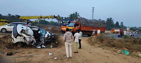  ಕಾರು ಮತ್ತು ಬಸ್​ ನಡುವೆ ಅಪಘಾತ