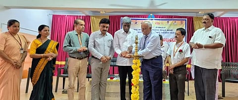 ಉಡುಪಿಯಲ್ಲಿ ಆಯೋಜಿಸಿದ್ದ ಎಚ್​ಪಿವಿ ಅಭಿಯಾನವನ್ನು ಕೋಟ ಶ್ರೀನಿವಾಸ ಪೂಜಾರಿ ಉದ್ಘಾಟಿಸಿದರು. ಡಾ. ಜಿ.ಎಸ್​. ಚಂದ್ರಶೇಖರ್​, ಡಾ. ಬಸವರಾಜ್​ ಹುಬ್ಬಳ್ಳಿ, ದಿನಕರ್​ ಹೇರೂರು, ಡಾ. ಯಲ್ಲಮ್ಮ, ಡಾ. ಎಚ್​.ಅಶೋಕ್​, ಡಾ. ವಾಸುದೇವ, ಪ್ರಿಯಾ ಎಂ., ಡಾ. ಜ್ಯೋತ್ಸ್ನಾ ಬಿ.ಕೆ. ಇದ್ದರು.