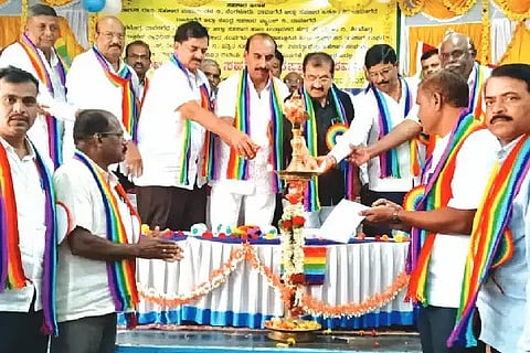 ಹರಿಹರ ನಗರದ ರಾಘವೇಂದ್ರ ಸ್ವಾಮಿ ಸಮುದಾಯ ಭವನದಲ್ಲಿ ಭಾನುವಾರ ಹಮ್ಮಿಕೊಂಡಿದ್ದ ಅಖಿಲ ಭಾರತ ಸಹಕಾರ ಸಪ್ತಾಹ ಕಾರ್ಯಕ್ರಮವನ್ನು ಶಾಸಕ ಬಿ.ಪಿ. ಹರೀಶ್ ಉದ್ಘಾಟಿಸಿದರು. ಸಿರಿಗೆರೆ ರಾಜಣ್ಣ, ಡಿ. ಕುಮಾರ್, ಬಿ. ಹಾಲೇಶಪ್ಪ, ಜಿ. ಆನಂದಪ್ಪ ಇತರರಿದ್ದರು.