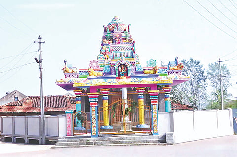ಹುಣಸೂರು ತಾಲೂಕಿನ ಹರವೆ ಕಲ್ಲಹಳ್ಳಿ ಗ್ರಾಮದಲ್ಲಿ ನೂತನವಾಗಿ ನಿರ್ಮಾಣಗೊಂಡಿರುವ ಶ್ರೀ ಲಕ್ಷ್ಮೀದೇವಿ ದೇವಸ್ಥಾನದ ಹೊರನೋಟ.