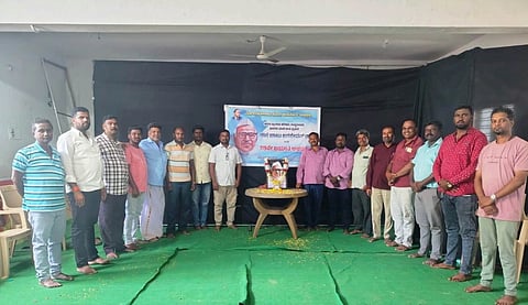 ಹುಣಸೂರು ನಗರದಲ್ಲಿ ಮಾದಿಗ ಹೋರಾಟ ಸಮಿತಿ ವತಿಯಿಂದ ಬಾಬು ಜಗಜೀವನರಾಮ್ ಅವರ 119ನೇ ಜಯಂತಿ ಕಾರ್ಯಕ್ರಮದಲ್ಲಿ ಅವರ ಭಾವಚಿತ್ರಕ್ಕೆ ಪುಷ್ಪನಮನ ಸಲ್ಲಿಸಲಾಯಿತು. ಡಾ.ಮಾದುಪ್ರಸಾದ್, ಜೆ.ಮಹದೇವ, ಬೆಳ್ತೂರು ವೆಂಕಟೇಶ್, ಪರಶುರಾಮ್ ಇತರರಿದ್ದರು.