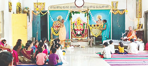 ಹುಣಸೂರು ನಗರದ ಬ್ರಾಹ್ಮಣರ ಬೀದಿಯ ಶ್ರೀರಾಮಮಂದಿರದಲ್ಲಿ ಶ್ರೀರಾಮ ಪಟ್ಟಾಭಿಷೇಕದ ಅಂಗವಾಗಿ ವಿದ್ವಾನ್ ಹ.ರಾ.ನಾಗರಾಜಾಚಾರ್ಯ ಅವರಿಂದ ವಾಲ್ಮೀಕಿ ರಾಮಾಯಣ ಪ್ರವಚನ ನಡೆಯಿತು.