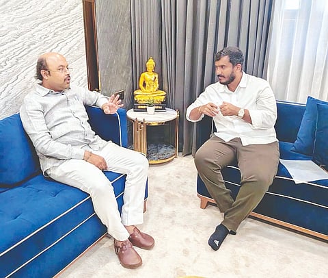 ಬೆಂಗಳೂರಿನಲ್ಲಿ ಶಾಸಕ ಜಿ.ಡಿ.ಹರೀಶ್‌ಗೌಡ ನಗರಾಭಿವೃದ್ಧಿ ಸಚಿವ ಯತೀಂದ್ರ ಅವರನ್ನು ಭೇಟಿಯಾಗಿ ವಿವಿಧ ಸಮಸ್ಯೆಗಳ ಕುರಿತು ಮಾಹಿತಿ ನೀಡಿದರು.
