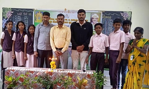 ಹುಣಸೂರು ನಗರದ ಜೆಎಸ್‌ಎಸ್ ವಿದ್ಯಾ ಸಂಸ್ಥೆಯಲ್ಲಿ ನಡೆದ ಪರಿಸರ ಜಾಗೃತಿ ಕಾರ್ಯಕ್ರಮದಲ್ಲಿ ಸಂಪನ್ಮೂಲ ವ್ಯಕ್ತಿ ಸುರೇಶ, ಶಿಕ್ಷಕ ಉಮೇಶ್, ಯೋಜನೆಯ ಅಣ್ಣಪ್ಪ, ತೀರ್ಥಮ್ಮ ಹಾಗೂ ವಿದ್ಯಾರ್ಥಿಗಳಿದ್ದರು. 